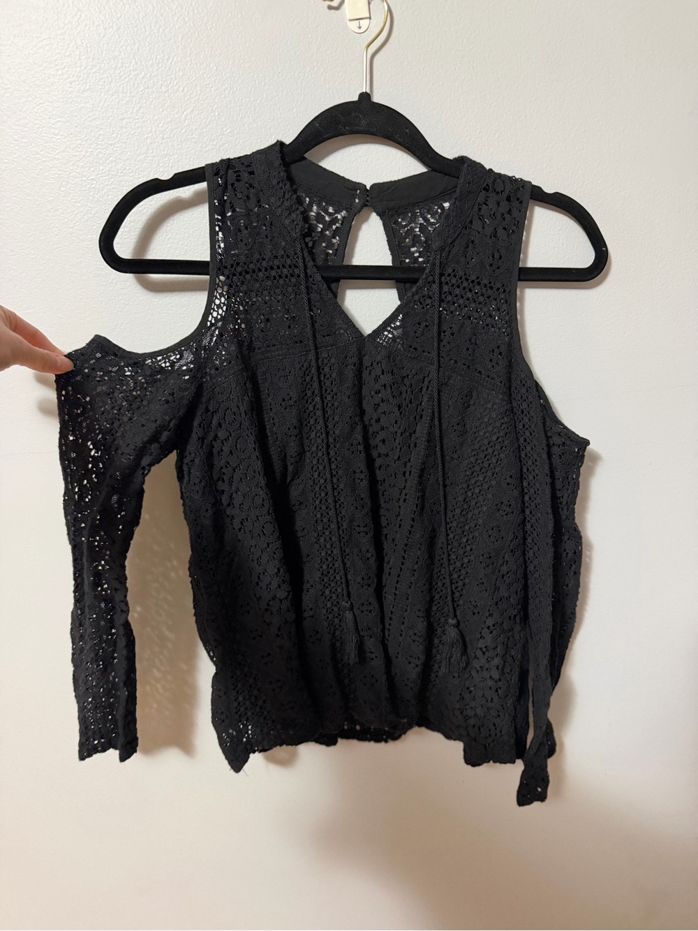 Hollister Black Lace Crochet Cold Shoulder Boho Top Tassel Tie Women’s Medium